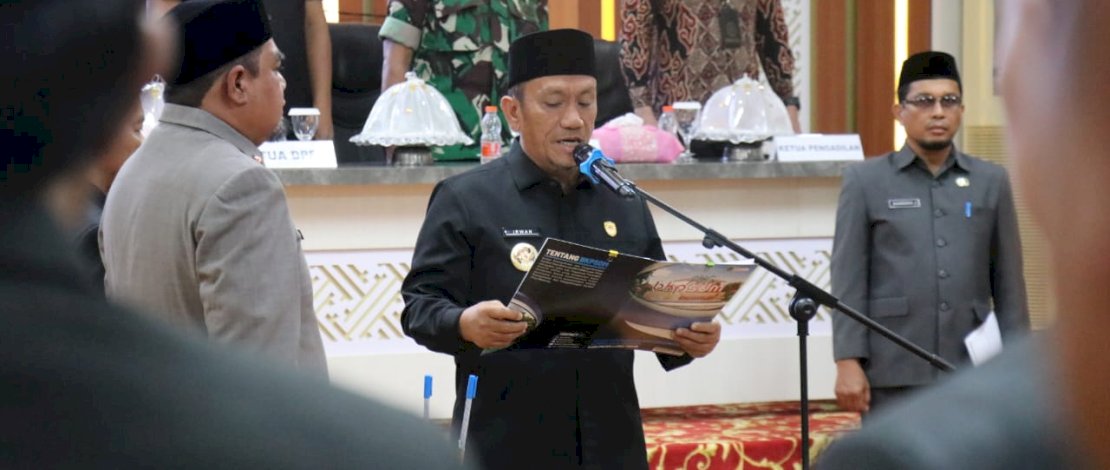 Bupati Luwu Timur, Irwan Bachri Syam, secara resmi melantik dan mengambil sumpah Pejabat Pimpinan Tinggi Pratama, Administrator, Pengawas, dan Fungsional di lingkungan Pemerintah Kabupaten Luwu Timur.