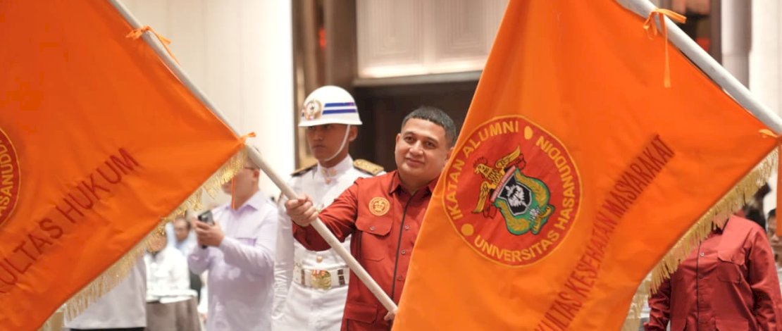 Munafri Arifuddin resmi dilantik sebagai Ketua Ikatan Alumni (IKA) Fakultas Hukum Universitas Hasanuddin.