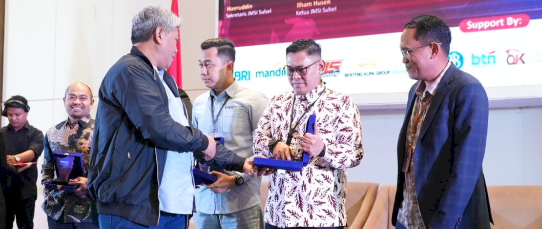 Pelantikan Pengurus Daerah Jaringan Media Siber Indonesia (JMSI) Provinsi Sulawesi Selatan periode 2025–2030 digelar sekaligus dengan Dialog Ekonomi bertema Digitalisasi UMKM: Kesempatan bagi Perempuan di Phinisi Ballroom Hotel Claro Makassar, Sabtu, 15 November 2025.
