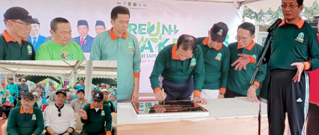 Menteri Agama melakukan penandatanganan prasasti Gedung Alumni Fakultas Syariah dan Hukum, sebagai simbol penguatan ikatan alumni dan komitmen bersama memajukan FSH UIN Alauddin Makassar.