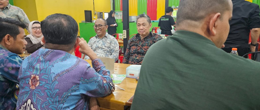 Wamenlu Anis Matta Lepas Gelar, Ngopi Santai di Warung Kopi Makassar Usai Peringatan HUT Gelora ke-6