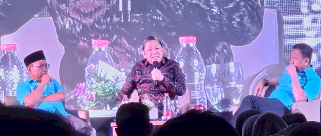 Ketua Umum Partai Gelora Indonesia yang juga Wakil Menteri Luar Negeri, Anis Matta, menghadiri puncak Milad ke-6 Partai Gelora Indonesia di Hotel Horison Makassar pada hari minggu (16/11/25)