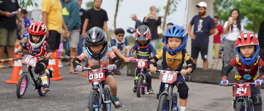 Komunitas Balance Bike Makassar menggelar Fun Race khusus untuk para member di Tamana Tallasa City, Sabtu, 15 November 2025.