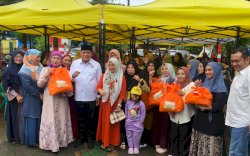 Kunjungan ke Dapil, Nurdin Halid Peduli Salurkan 8.000 Paket Sembako dan 20 Tiket Umroh