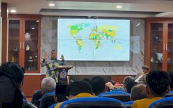 Wamenlu Anis Matta Jadi Dosen Tamu di Kuliah Umum Unismuh , Bahas Pentingnya Kehadiran Ahli Ilmu Ruang