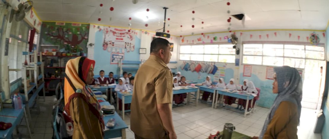 Wali Kota Makassar Kunjungi SD Almamater, Pastikan Data Pendidikan di Dapodik
