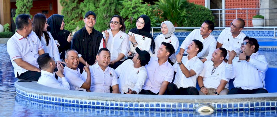 Ketua Umum Partai Solidaritas Indonesia (PSI), Kaesang Pangarep, bersama Ketua Harian PSI, Ahmad Ali, kembali menegaskan komitmen mereka memperkuat struktur partai di kawasan Indonesia Timur.
