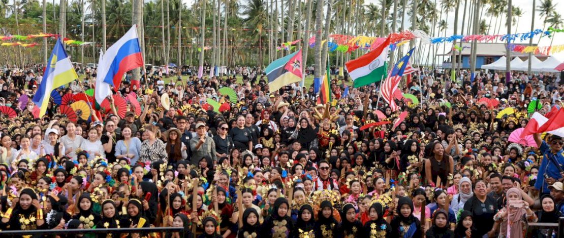 Ribuan Penari Tampil di International Folklore Festival 2025, Ketua Dewan Seni Pinrang Beri Apresiasi