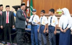 Bupati Maros Serahkan Bantuan Pendidikan Rp1 Miliar untuk 4.967 Pelajar Termasuk Anak Yatim Piatu