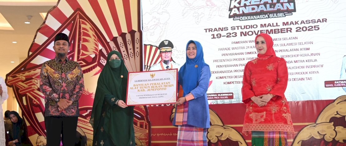Gubernur Sulawesi Selatan Andi Sudirman Sulaiman membuka secara resmi Pameran Expo Kreatif Andalan Dekranasda Sulawesi Selatan Tahun 2025 di Atrium Trans Studio Mall Makassar, Sabtu, 22 November 2025. 