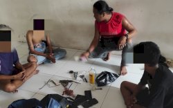 Sejumlah Remaja di Bone Digerebek Saat Asyik Pesta Miras dan Isap Lem