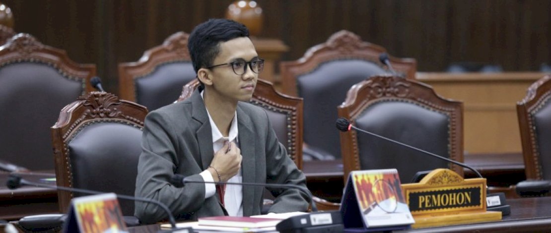 Muhammad Anugrah Firmansyah memperjuangkan kisah cintanya hingga ke Mahkamah Konstitusi.