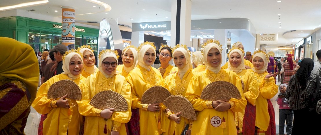 Parade Wastra, Dekranasda Makassar Angkat Keelokan Baju Bodo di Expo Kreatif Andalan 2025