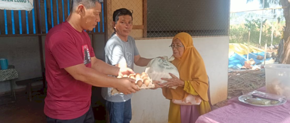 Gerakan Luwu Timur Jumat Sedekah kembali menyalurkan paket sembako kepada warga kurang mampu, Jumat, 24 Oktober 2025.