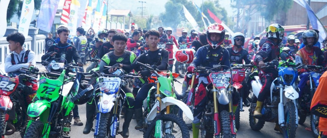 Ratusan riders dari berbagai daerah di Sulsel bersiap menjelajahi alam Wasuponda, Luwu Timur.