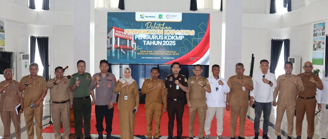 Bupati Sidrap Syaharuddin Alrif membuka Pelatihan Peningkatan Kapasitas Pengurus Koperasi Desa Kelurahan Merah Putih, Senin, 24 November 2025.