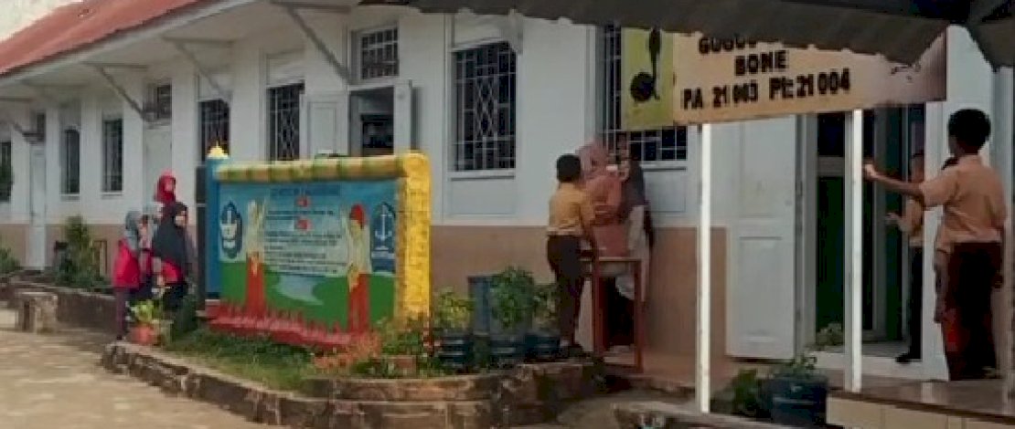Viral Dua Guru Bertengkar di Depan Murid di SD 2 Manurungnge Bone