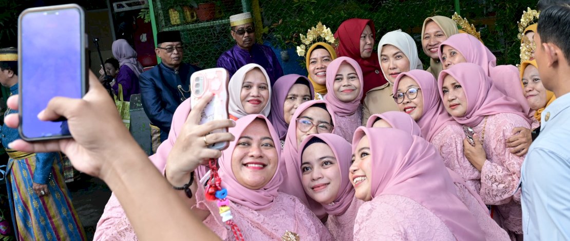 Wakil Wali Kota Makassar, Aliyah Mustika Ilham menghadiri Peringatan Hari Guru Nasional (HGN) dan Hari Ulang Tahun ke-80 PGRI, yang digelar di UPT SPF SD Kompleks Mangkura, Selasa, 25 November 2025.
