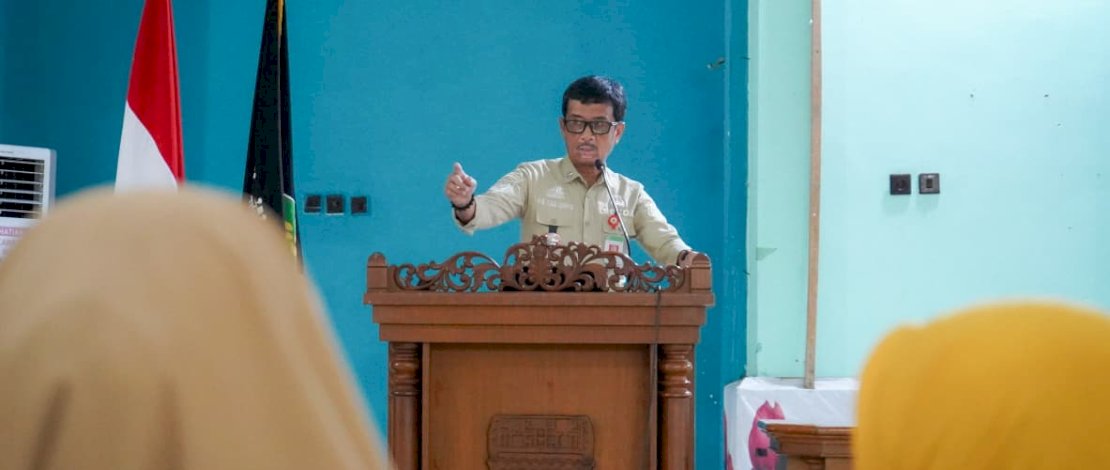 Sekretaris Daerah Kabupaten Pinrang, Andi Calo Kerrang, saat membuka kegiatan Sosialisasi bagi ASN yang Akan Memasuki Batas Usia Pensiun yang digelar oleh PT Taspen (Persero) di Ruang Pola Kantor Bupati Pinrang, Selasa, 25 November 2025.