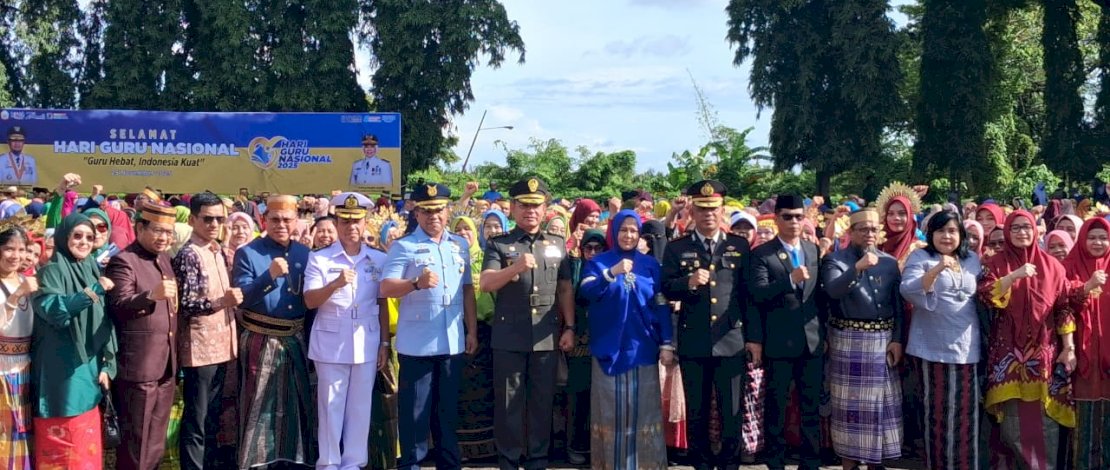 Wakil Gubernur Sulawesi Selatan, Fatmawati Rusdi, memimpin upacara peringatan Hari Guru Nasional (HGN) 2025 di Lapangan Upacara Kantor Gubernur Sulsel, Selasa, 25 November 2025.