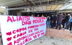 Tolak PHK Sepihak, Eks Pegawai Duduki Kantor PD Pasar Makassar