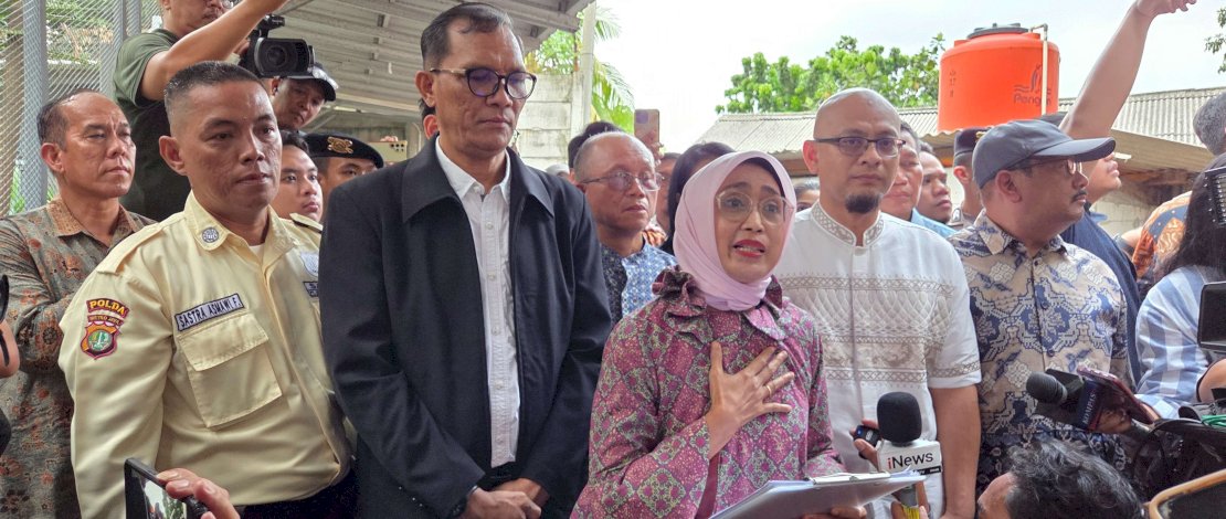 Tiga Mantan Direksi PT ASDP Indonesia, Ira Puspadewi, Muhammad Yusuf Hadi, dan Harry MAC, resmi bebas dari rutan KPK.