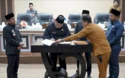 Wali Kota Parepare Tasming Hamid Teken Ranperda Pertanggungjawaban APBD 2024 dalam Paripurna DPRD