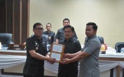 Pemkot Parepare Serahkan Dokumen KUA-PPAS Perubahan APBD 2025 ke DPRD