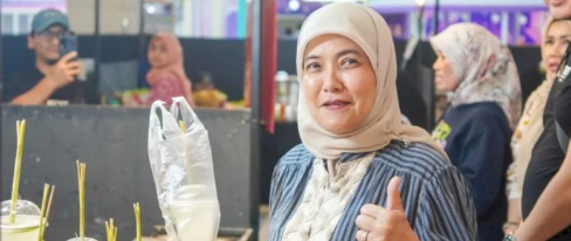 Wakil Wali Kota Makassar, Aliyah Mustika Ilham, menghadiri kegiatan Roadshow Tjap Legende 2025 yang menampilkan lebih dari 30 tenant kuliner legendaris Makassar di Phinisi Point, Jl. Metro Tanjung Bunga Makassar, Sabtu (15/11/2025).