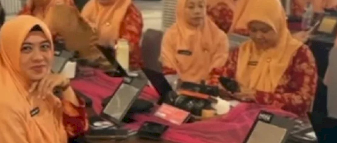 Mempercantik Bisnis, Diskop dan UKM Makassar Gelar Pelatihan Make Up untuk UMKM Pemula dan Anggota DWP 
