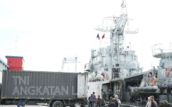 TNI AL Kerahkan Empat KRI Percepat Distribusi Bantuan ke Wilayah Bencana di Sumatera