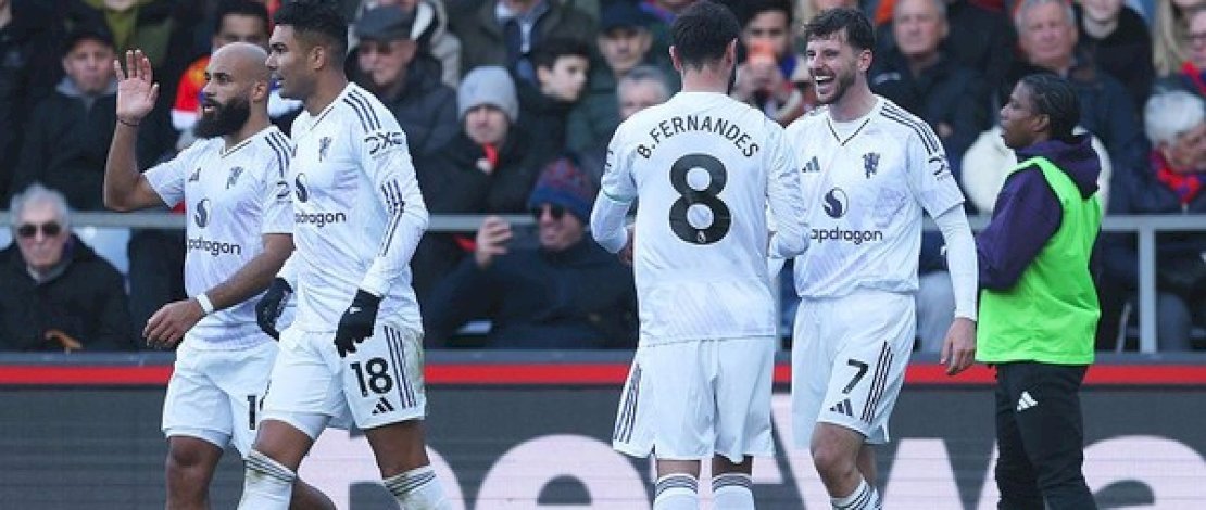 Mason Mount (kanan) menjadi penentu kemenangan MU. Foto: Getty Images/Julian Finney
