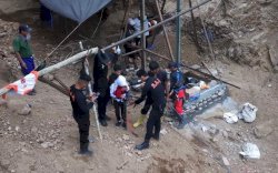 Atensi Presiden Prabowo, Brimop  Gerak Cepat Bangun Jembatan Gantung untuk Anak Sekolah di Soppeng