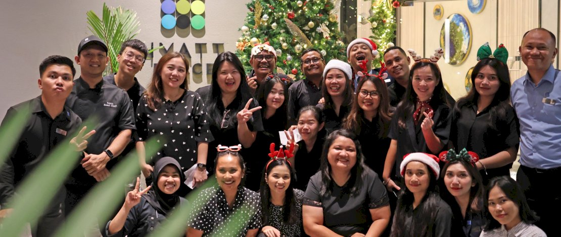 Hyatt Place Makassar Semarakkan Awal Musim Liburan dengan Christmas Tree Lighting Ceremony