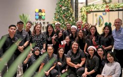 Hyatt Place Makassar Semarakkan Awal Musim Liburan dengan Christmas Tree Lighting Ceremony