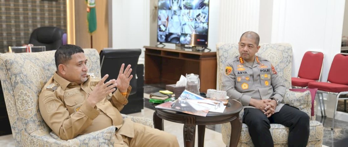 Wali Kota Makassar Munafri Arifuddin bersama , Kapolrestabes Makassar Kombes Pol Arya Perdana