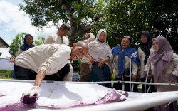 Gandeng Sentra Wirajaya Makassar, SPJM Bekali Penyandang Disabilitas Kemampuan Membuat Batik Ciprat dan Tote Bag