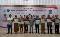 Bupati Maros Chaidir Syam Raih Penghargaan Tokoh Peduli Desa dari APDESI