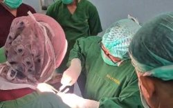 Tim Medis Unhas Selamatkan Tiga Ibu Hamil Korban Bencana di Pidie Jaya Lewat Operasi Caesar Darurat