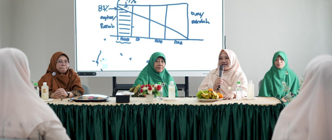 Ketua Pokja Bunda PAUD Kota Makassar, Titin Florentina, yang mewakili Bunda PAUD Kota Makassar, Melinda Aksa, membuka ruang kolaborasi baru dalam penguatan pendidikan anak usia dini berbasis pengasuhan.