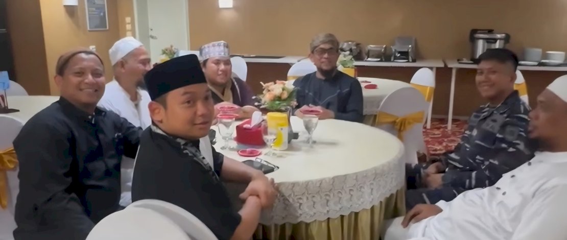 Ketua Yayasan Masjid Jami' Al-Hidayah Markaz Dakwah Tabligh Sulsel, H Muhammad ilham Suang SE, secara resmi melepas kembali kepulangan rombongan besar Jamaah Tabligh Akbar Indonesia Berdoa dari Pelabuhan Panjang Lampung.