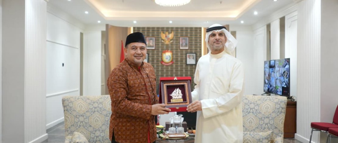 Wali Kota Makassar, Munafri Arifuddin, menerima kunjungan resmi Duta Besar Kuwait, Khalid Jassim Alyassin, di Balaikota Makassar, Jumat siang (5/12/2025).