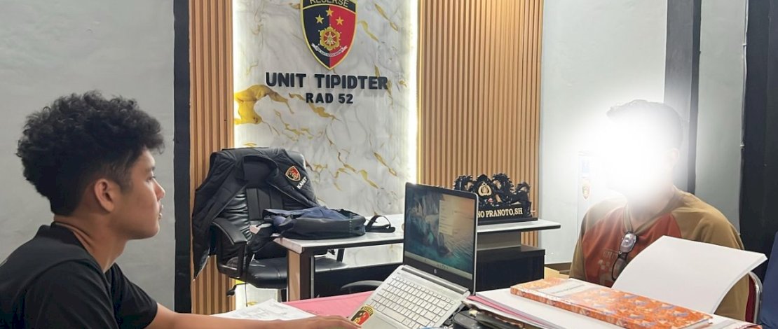 Seorang warga Kecamatan Bontomatene berinisial PT (60 tahun), mengalami kerugian hingga Rp33.900.000 setelah menjadi korban penipuan berkedok verifikasi data melalui pesan WhatsApp.