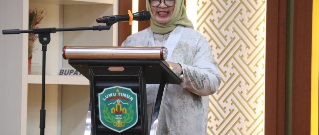 Wakil Bupati Luwu Timur, Puspawati Husler, menghadiri acara Wisuda Tahfidzatul Qur&rsquo;an santriwati Pondok Pesantren Darul Falah Malili, yang digelar dengan khidmat di Aula Sasana Praja, Kantor Bupati Luwu Timur, Minggu, 7 Desember 2025.
