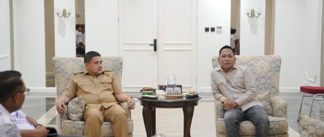 Wali Kota Makassar, Munafri Arifuddin menerima silaturahmi Pengurus Komite Olahraga Nasional Indonesia (KONI) tingkat kecamatan se-Kota Makassar di Balaikota, Minggu, 8 Desember 2025. 