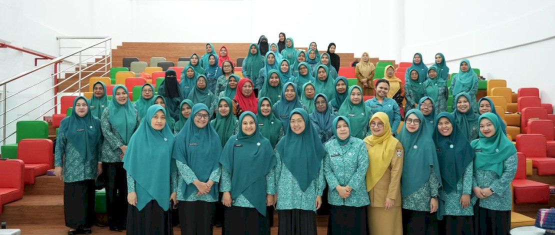 TP PKK Kota Makassar menggelar Lomba Pengisian Buku Sistem Informasi Pemberdayaan (SIP) yang berlangsung di Gedung PKK Kota Makassar, Senin, 8 Desember 2025.