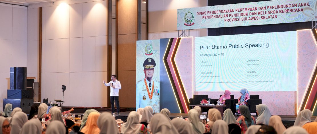 Pemprov Sulsel bersama Dharma Wanita Persatuan (DWP) Sulsel menyelenggarakan Workshop Peningkatan Kapasitas Pengasuhan Berbasis Hak Anak bagi Organisasi Perempuan Tahun 2025, di Hotel Claro Makassar, Rabu, 10 Desember 2025.