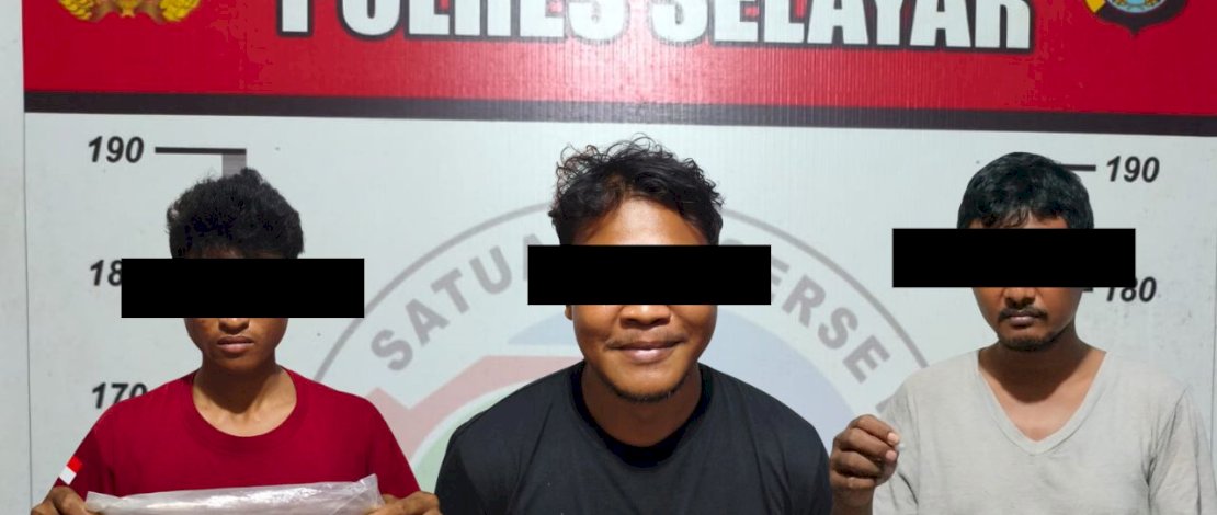Satuan Reserse Narkoba Polres Kepulauan Selayar kembali mengungkap kasus penyalahgunaan dan peredaran narkotika dengan menangkap tiga pemuda di dua lokasi berbeda.