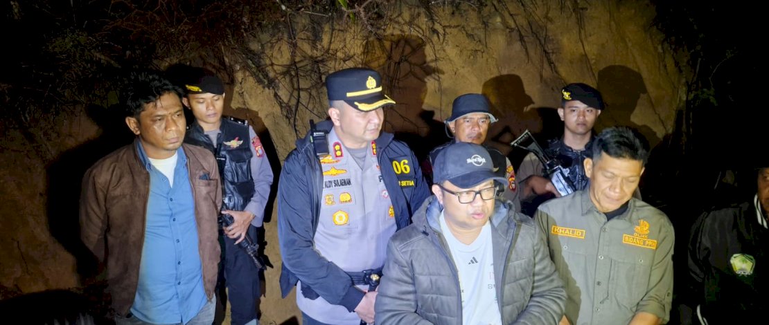 Kapolres Gowa bersama Wakil Bupati Gowa serta Dinas Kehutanan Sulsel melakukan penggerebekan ke lokasi ilegal logging pada Jumat, 12 Desember 2025, sekitar pukul 03.00 Wita.