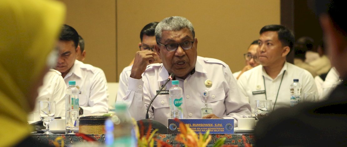 Kantor Wilayah Kementerian Hak Asasi Manusia (Kemenham) Sulsel memaparkan capaian layanan dan penguatan HAM sepanjang 2025 dalam Rapat Dengar Pendapat (RDP) Kunjungan Kerja Reses Komisi XIII DPR RI di Maccora Hall, Hotel Rinra Makassar. Kamis, 11 Desember 2025.